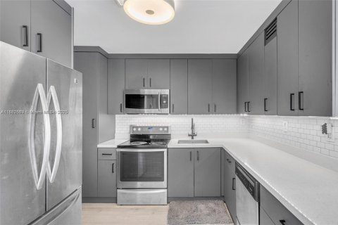 Снять в аренду кондоминиум в Майами-Бич, Флорида 2 спальни, 108.7м2, № 1958025 - фото 2