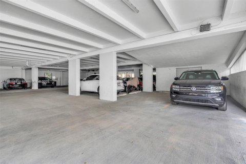 Снять в аренду кондоминиум в Майами-Бич, Флорида 2 спальни, 108.7м2, № 1958025 - фото 24