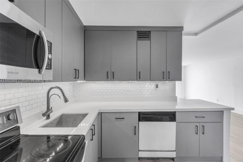 Снять в аренду кондоминиум в Майами-Бич, Флорида 2 спальни, 108.7м2, № 1958025 - фото 14