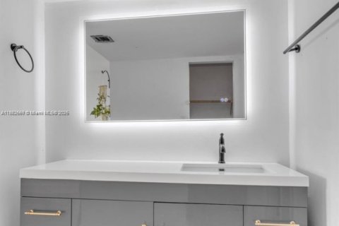 Снять в аренду кондоминиум в Майами-Бич, Флорида 2 спальни, 108.7м2, № 1958025 - фото 12