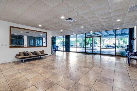 Снять в аренду кондоминиум в Майами-Бич, Флорида 2 спальни, 108.7м2, № 1958025 - фото 23