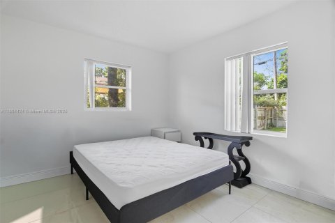 Casa en venta en Hollywood, Florida, 3 dormitorios, 106.28 m2 № 1945931 - foto 12