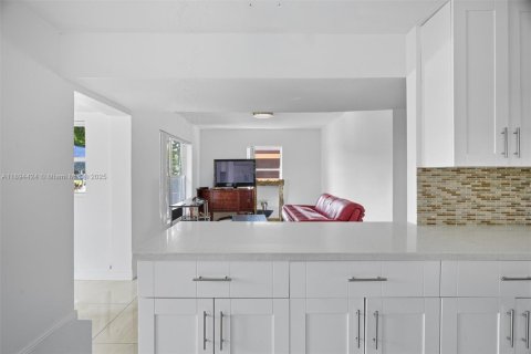 Casa en venta en Hollywood, Florida, 3 dormitorios, 106.28 m2 № 1945931 - foto 5