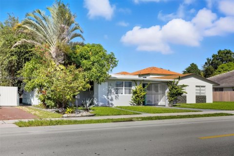 Casa en venta en Hollywood, Florida, 3 dormitorios, 106.28 m2 № 1945931 - foto 1