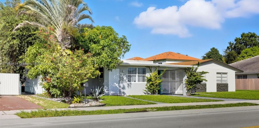 Casa en Hollywood, Florida 3 dormitorios, 106.28 m2 № 1945931