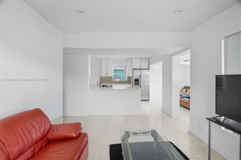 Casa en venta en Hollywood, Florida, 3 dormitorios, 106.28 m2 № 1945931 - foto 9