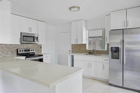 Casa en venta en Hollywood, Florida, 3 dormitorios, 106.28 m2 № 1945931 - foto 3