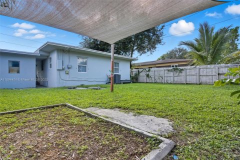 Casa en venta en Hollywood, Florida, 3 dormitorios, 106.28 m2 № 1945931 - foto 16