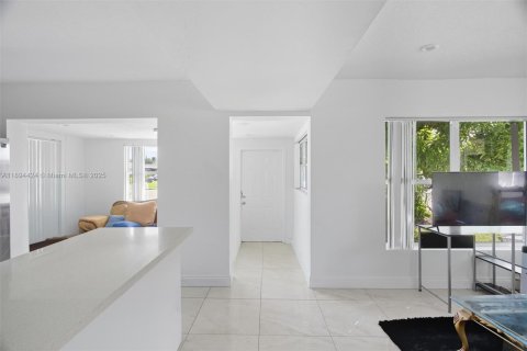 Casa en venta en Hollywood, Florida, 3 dormitorios, 106.28 m2 № 1945931 - foto 8