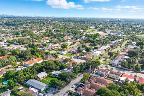 Casa en venta en Hollywood, Florida, 3 dormitorios, 106.28 m2 № 1945931 - foto 22