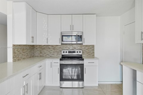 Casa en venta en Hollywood, Florida, 3 dormitorios, 106.28 m2 № 1945931 - foto 4