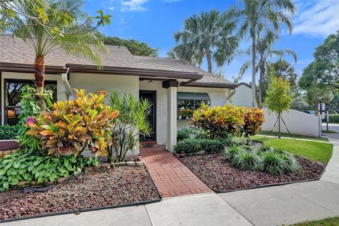 Copropriété à vendre à Coconut Creek, Floride: 2 chambres, 122.07 m2 № 1999399 - photo 2