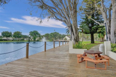 Copropriété à vendre à Coconut Creek, Floride: 2 chambres, 122.07 m2 № 1999399 - photo 17