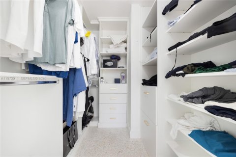 House in Miami, Florida 3 bedrooms, 154.22 sq.m. № 2042686 - photo 12