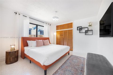 House in Miami, Florida 3 bedrooms, 154.22 sq.m. № 2042686 - photo 13