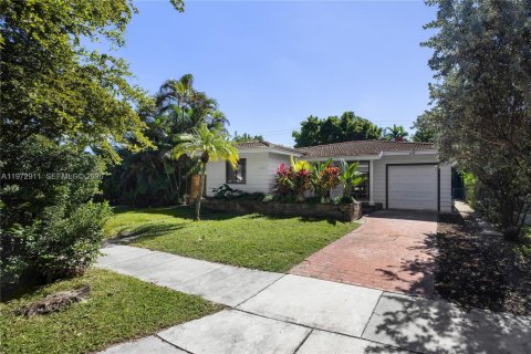 House in Miami, Florida 3 bedrooms, 154.22 sq.m. № 2042686 - photo 18