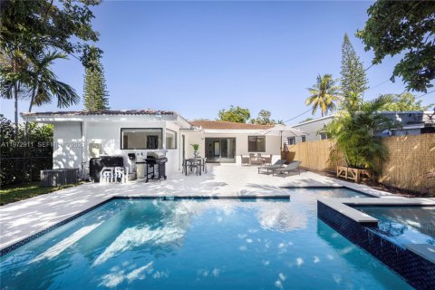 House in Miami, Florida 3 bedrooms, 154.22 sq.m. № 2042686 - photo 20