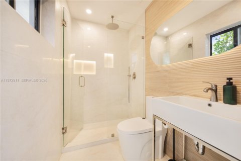 House in Miami, Florida 3 bedrooms, 154.22 sq.m. № 2042686 - photo 11