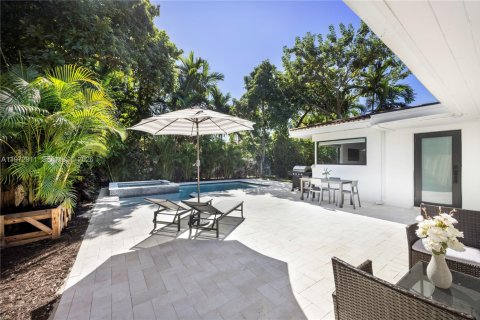 House in Miami, Florida 3 bedrooms, 154.22 sq.m. № 2042686 - photo 2