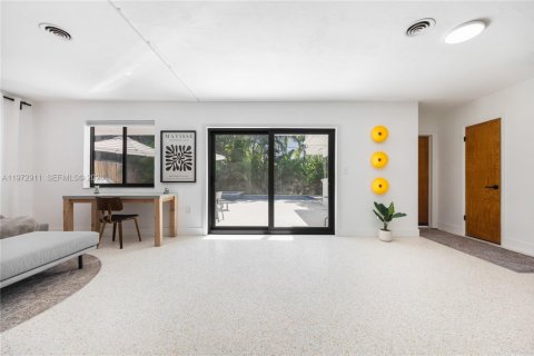 House in Miami, Florida 3 bedrooms, 154.22 sq.m. № 2042686 - photo 5