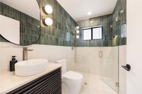 House in Miami, Florida 3 bedrooms, 154.22 sq.m. № 2042686 - photo 14