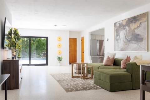 House in Miami, Florida 3 bedrooms, 154.22 sq.m. № 2042686 - photo 3