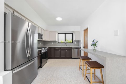 House in Miami, Florida 3 bedrooms, 154.22 sq.m. № 2042686 - photo 4