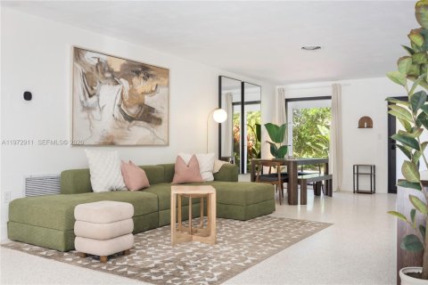 House in Miami, Florida 3 bedrooms, 154.22 sq.m. № 2042686 - photo 9