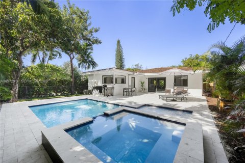 House in Miami, Florida 3 bedrooms, 154.22 sq.m. № 2042686