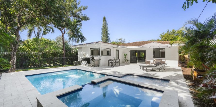 House in Miami, Florida 3 bedrooms, 154.22 sq.m. № 2042686