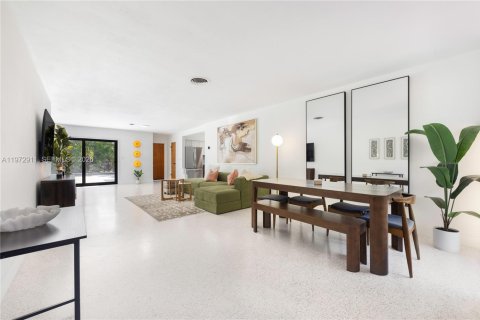 House in Miami, Florida 3 bedrooms, 154.22 sq.m. № 2042686 - photo 21