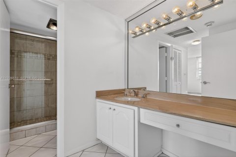 Condo in Sunny Isles Beach, Florida, 1 bedroom  № 2039537 - photo 11