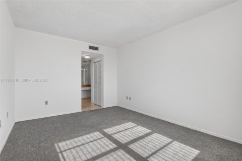 Condo in Sunny Isles Beach, Florida, 1 bedroom  № 2039537 - photo 10