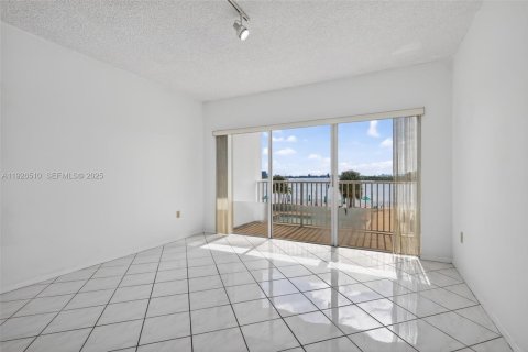 Condo in Sunny Isles Beach, Florida, 1 bedroom  № 2039537 - photo 4