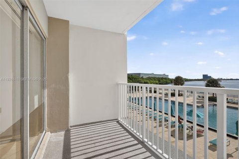 Condo in Sunny Isles Beach, Florida, 1 bedroom  № 2039537 - photo 3