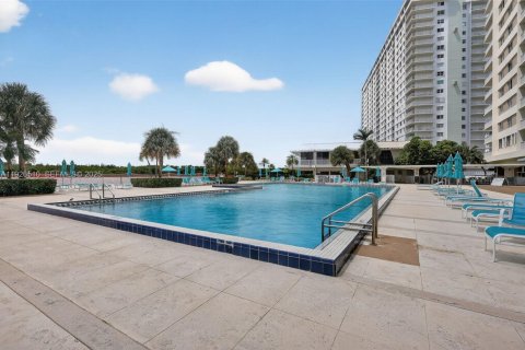 Condo in Sunny Isles Beach, Florida, 1 bedroom  № 2039537 - photo 24