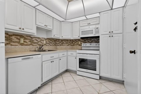 Condo in Sunny Isles Beach, Florida, 1 bedroom  № 2039537 - photo 8