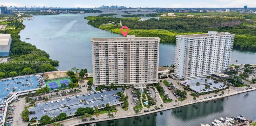 Condo in Sunny Isles Beach, Florida, 1 bedroom  № 2039537