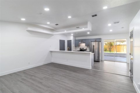 House in Land O' Lakes, Florida 3 bedrooms, 116.69 sq.m. № 1805202 - photo 12