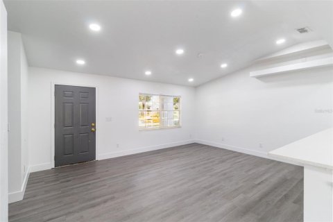 House in Land O' Lakes, Florida 3 bedrooms, 116.69 sq.m. № 1805202 - photo 9