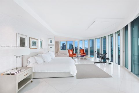 Condo in Miami, Florida, 4 bedrooms  № 2059923 - photo 17
