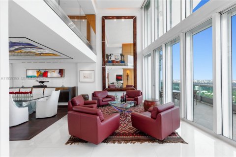 Condo in Miami, Florida, 4 bedrooms  № 2059923 - photo 16