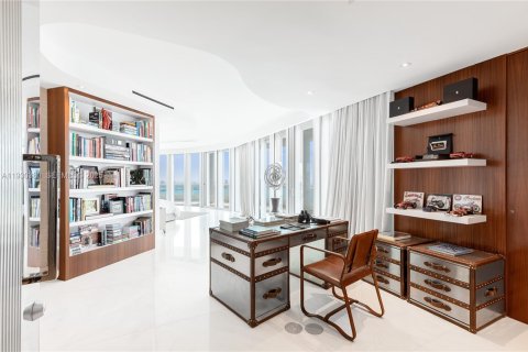 Condo in Miami, Florida, 4 bedrooms  № 2059923 - photo 23
