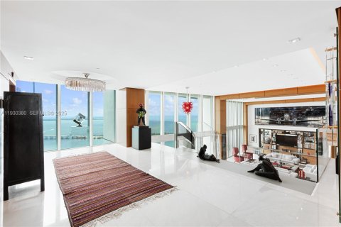 Condo in Miami, Florida, 4 bedrooms  № 2059923 - photo 29