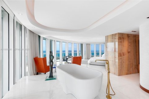 Condo in Miami, Florida, 4 bedrooms  № 2059923 - photo 21