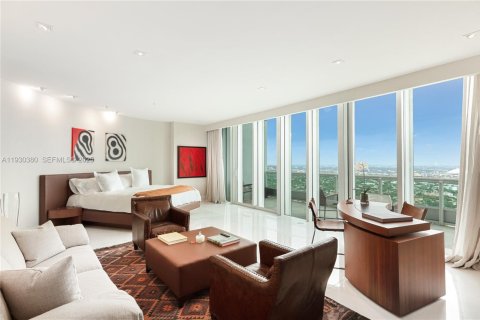 Condo in Miami, Florida, 4 bedrooms  № 2059923 - photo 27