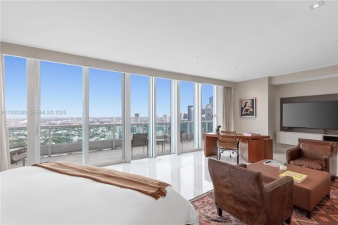 Condo in Miami, Florida, 4 bedrooms  № 2059923 - photo 28