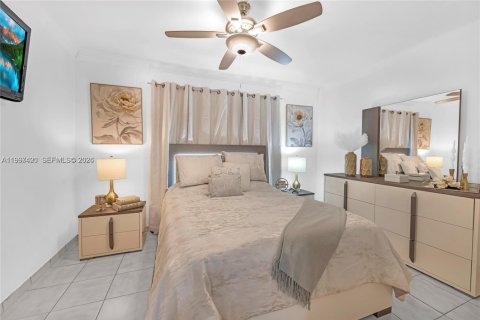 Townhouse in Hialeah, Florida 2 bedrooms, 92.9 sq.m. № 2059287 - photo 8