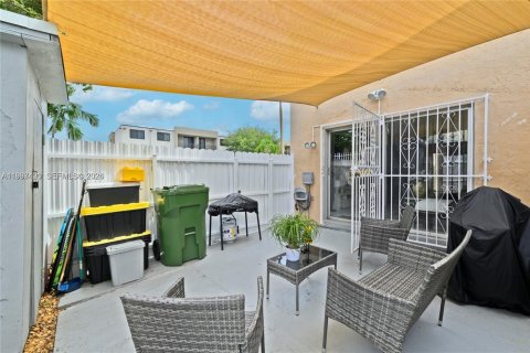 Townhouse in Hialeah, Florida 2 bedrooms, 92.9 sq.m. № 2059287 - photo 19