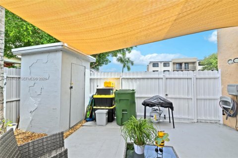 Townhouse in Hialeah, Florida 2 bedrooms, 92.9 sq.m. № 2059287 - photo 20